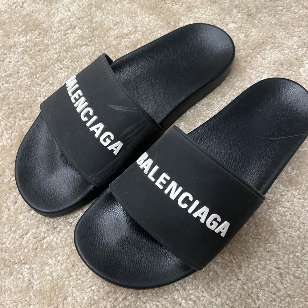 BALENCIAGA MEN'S POOL SLIDE SANDAL IN BLACK/WHITE